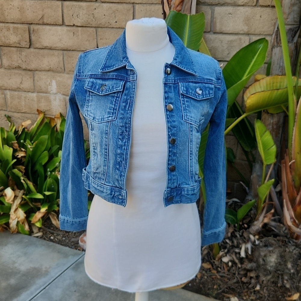 Nicole Miller Light Blue Cropped Jean Jacket Size Small
